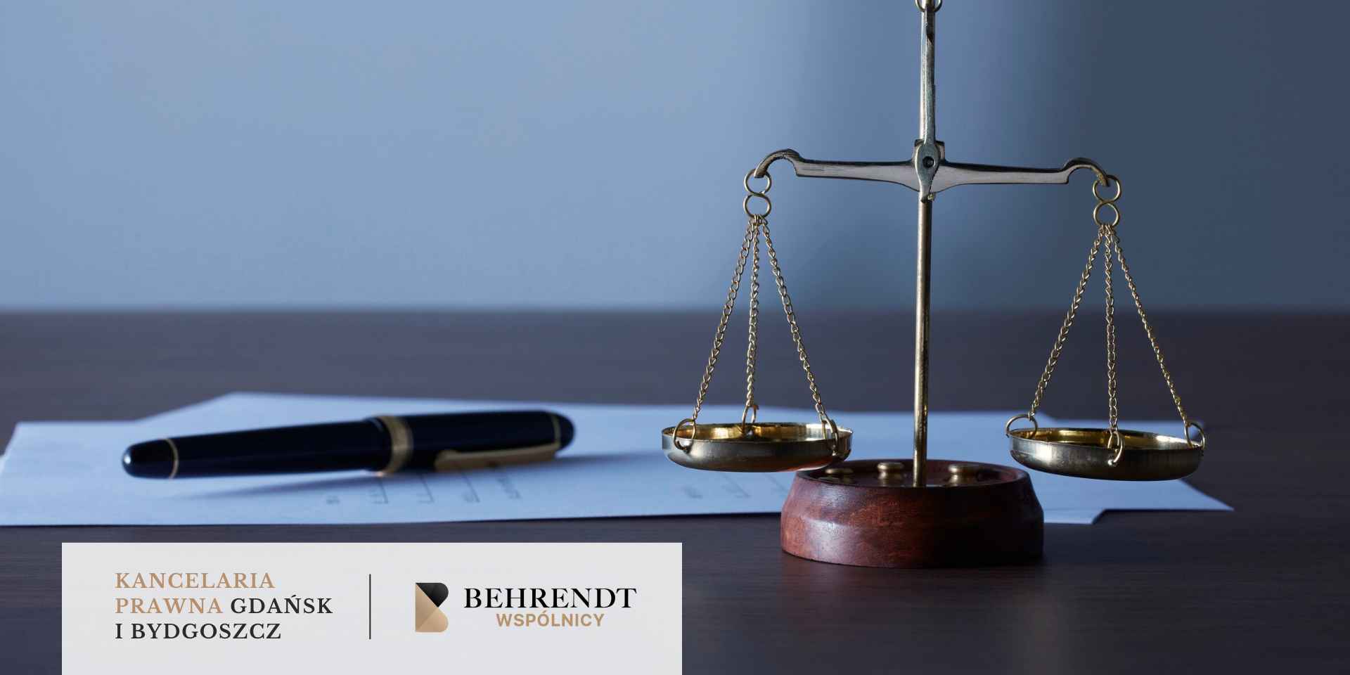 Symboliczna waga sprawiedliwości nad kredytami frankowymi.