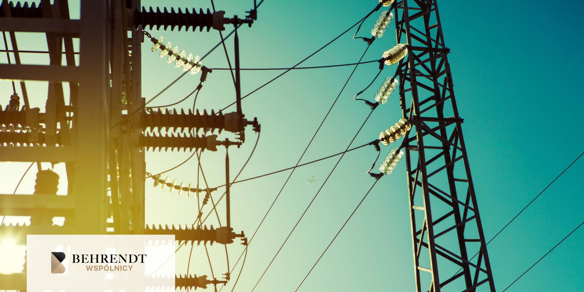 Zbliżenie na stację transformatorową elektryczną